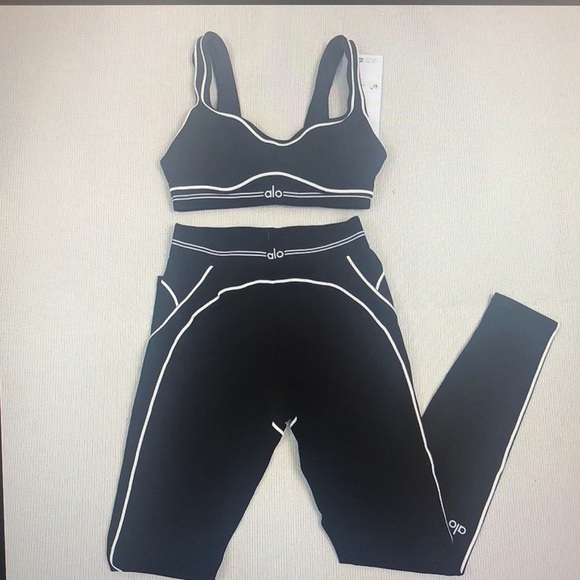 ALO Yoga Black Set with White Trim - Picture 1 of 2